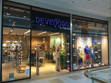 DEVERGO & FRIENDS-ZALA PLÁZA