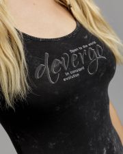 SZÜRKE NŐI SZŰK RUHA