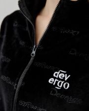 BLACK WOMEN'S ZIP-UP TOP