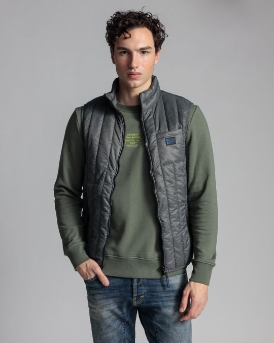 SZÜRKE FÉRFI MELLÉNY 1D24SS7003SL1600