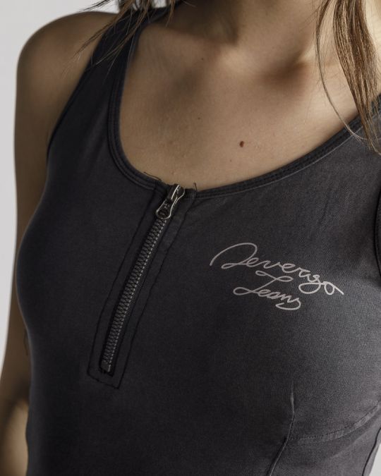 SZÜRKE NŐI RUHA 2D24SS9508DR0224