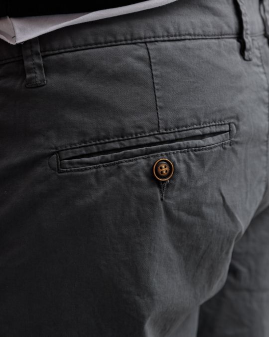 SZÜRKE FÉRFI RÖVIDNADRÁG 1D25SS1014MP6106