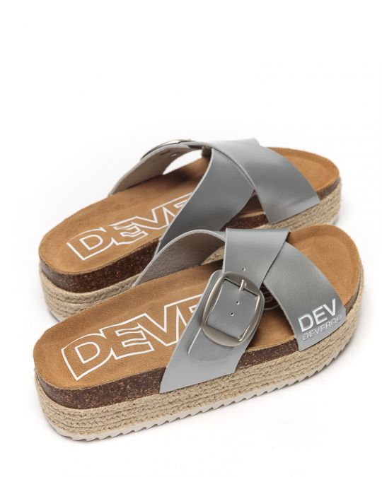 EZÜST NŐI UTCAI PAPUCS - RUBY DE25SS2546PU PT