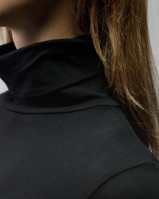 FEKETE NŐI HOSSZÚ UJJÚ GARBÓ PÓLÓ 2D25FW4543LS0204