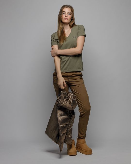 KHAKI NŐI V-NYAKÚ RÖVID UJJÚ PÓLÓ 2D25FW4514SS0205