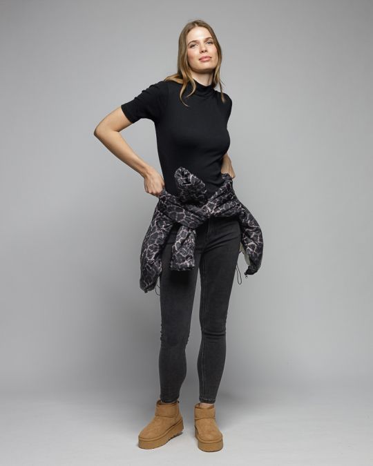 FEKETE NŐI RÖVID UJJÚ GARBÓ PÓLÓ 2D25FW4523SS3305