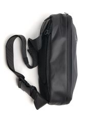 SZÜRKE FÉRFI TÁSKA