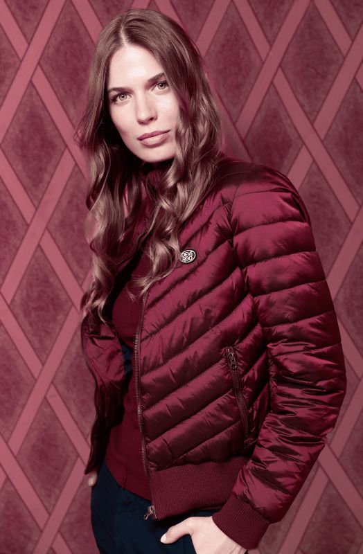 1 Mély, elegáns bordó árnyalat