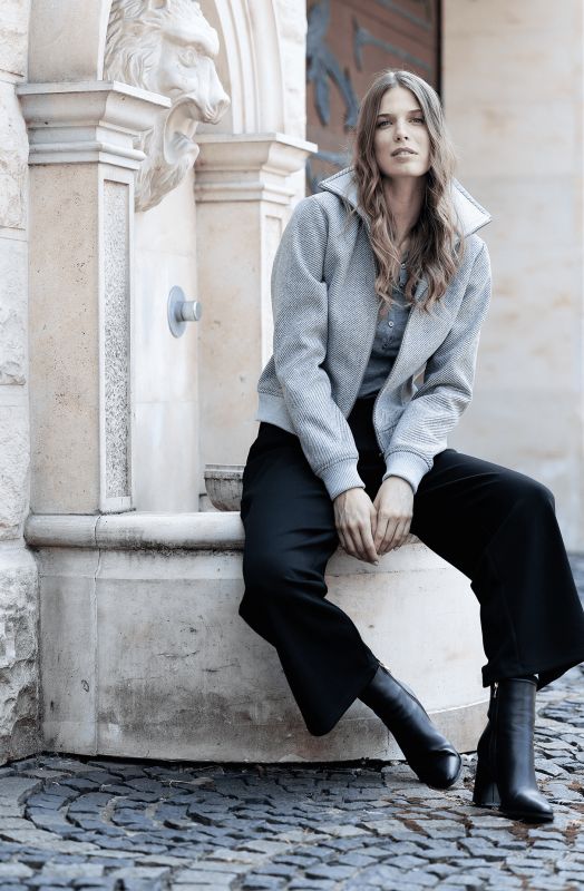 28 Letisztult szürke kabát, klasszikus stílus