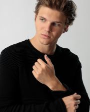 BLACK MEN'S KNITTED SWEATER