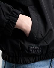 FEKETE NŐI NEJLON ÁTMENETI KABÁT