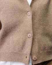 BARNA NŐI KÖTÖTT GOMBOS KARDIGÁN