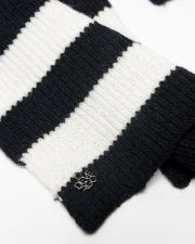 BLACK WOMEN'S KNITTED SCARF