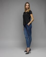 BLACK WOMEN'S SHORT SLEEVE T-SHIRT