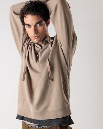 SZÜRKE FÉRFI KAPUCNIS FELSŐ 1D24FW4079LS0706